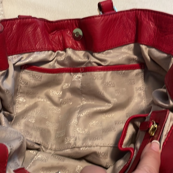 Michael Kors, red leather shoulder bag - Picture 8 of 12